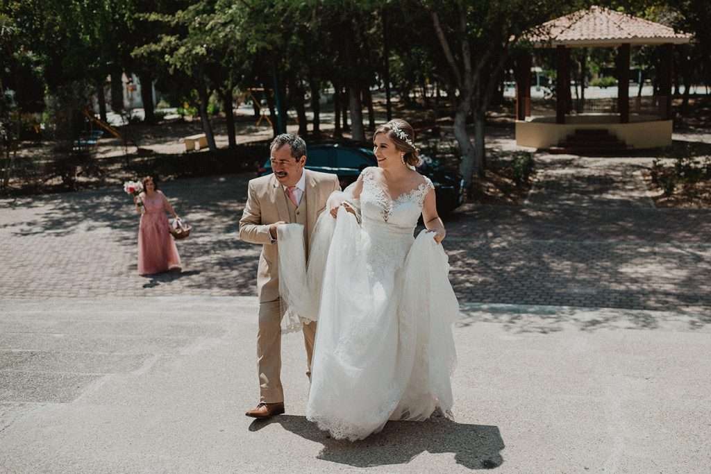 Wedding photographer in mazatlan, engagement photography lovers, mazatlan photographer, wedding photographer in beach.