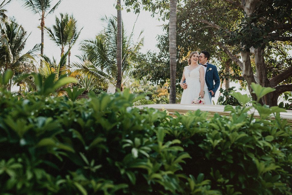 Wedding photographer in mazatlan, engagement photography lovers, mazatlan photographer, wedding photographer in beach.