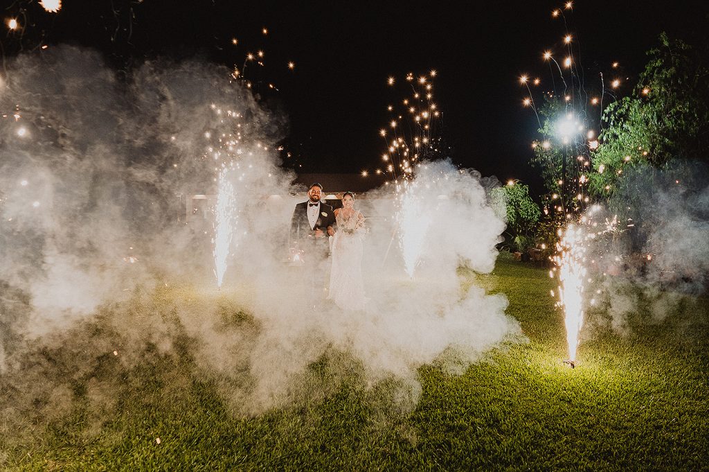 Fotografos en mazatlan, Wedding photographer in mazatlan, engagement photography lovers, mazatlan photographer, wedding photographer in beach, love story