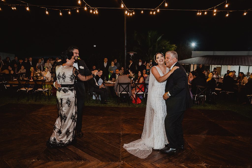 Fotografos en mazatlan, Wedding photographer in mazatlan, engagement photography lovers, mazatlan photographer, wedding photographer in beach, love story