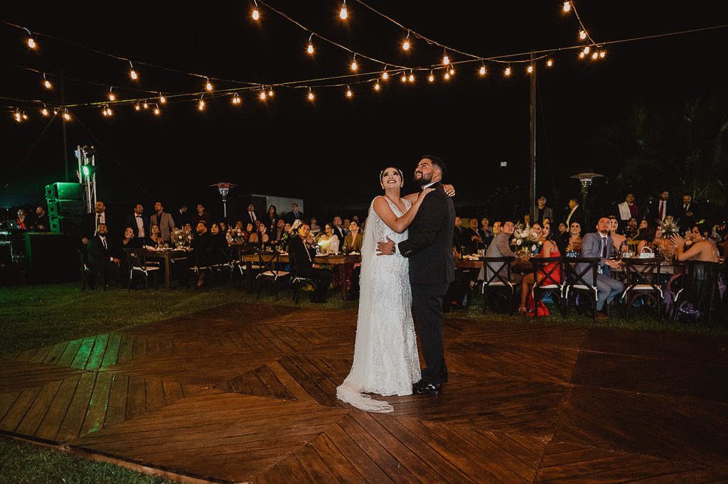 Fotografos en mazatlan, Wedding photographer in mazatlan, engagement photography lovers, mazatlan photographer, wedding photographer in beach, love story